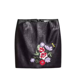 H&M Black Vegan Leather Floral Embroidered Business Skirt Size 6 NEW